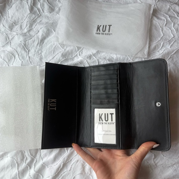 Kut from the Kloth Monochrome Striped Wallet Black and White Fold Out - Picture 4 of 7